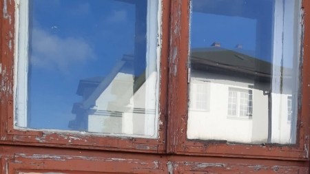 Okno baru Czeremcha w Jaśliskach