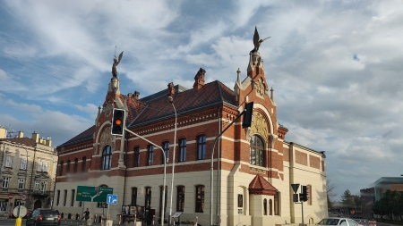 Dawny Gmach Towarzystwa Gimnastycznego Sokół w Jarosławiu, fot. Michał Bulsa, CC BY-SA 4 0, Wikimedia Commons