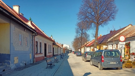 Ulica Kazimierza Wielkiego w Starym Sączu, fot. Kamil Waliczek, CC BY-SA 4.0, Wikimedia Commons