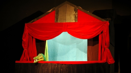 Bábkové divadlo s oponou, Andre Riemann, CC BY-SA 2.5
