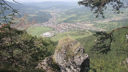 Pohľad na obec z doliny Obšívanka, Prazak, CC BY 2.5