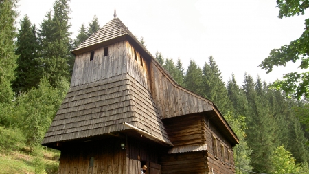 Muzeum oravské vesnice Zuberec - Brestová, kostel sv. Alžběty ze Zábreže z 15. století, Dezidor, CC BY 3.0, Wikimedia Commons