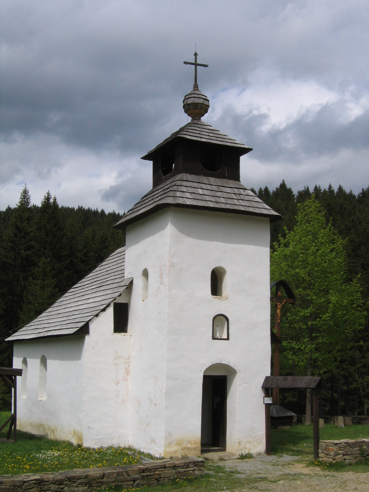 Kaplnka zo Zborova nad Bystricou, Juloml, CC BY-SA 3.0, Wikimedia Commons